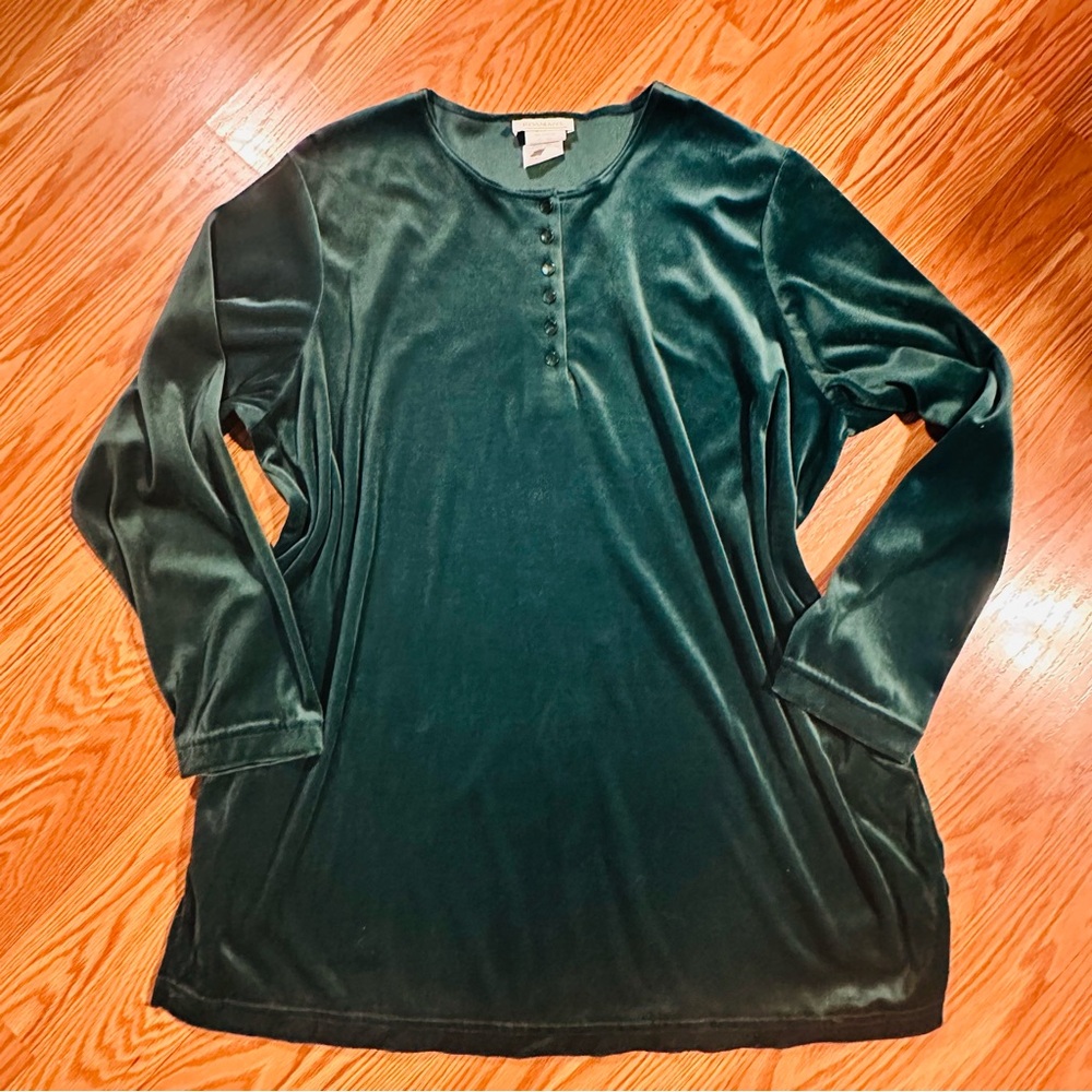 Romans Emerald Green Velvet Long Sleeve Top with Button Detail Size 1X